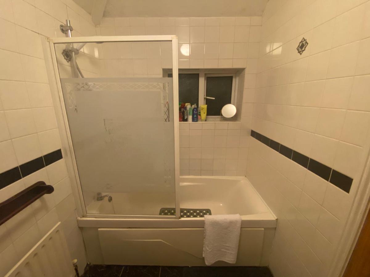 Cosy City Centre Guest Room Shared Home Galway Buitenkant foto